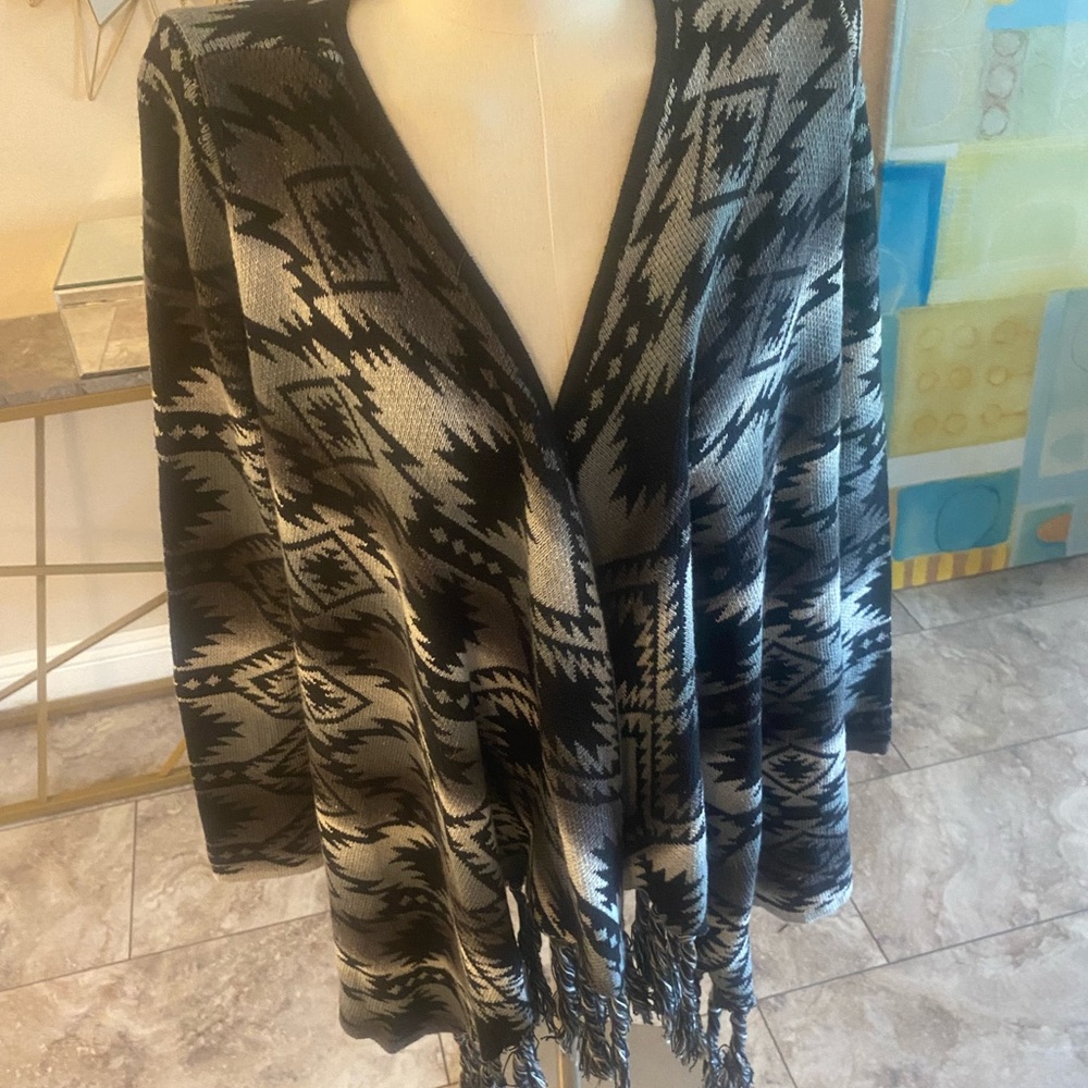 Black and Gray Geometric Patterned Poncho